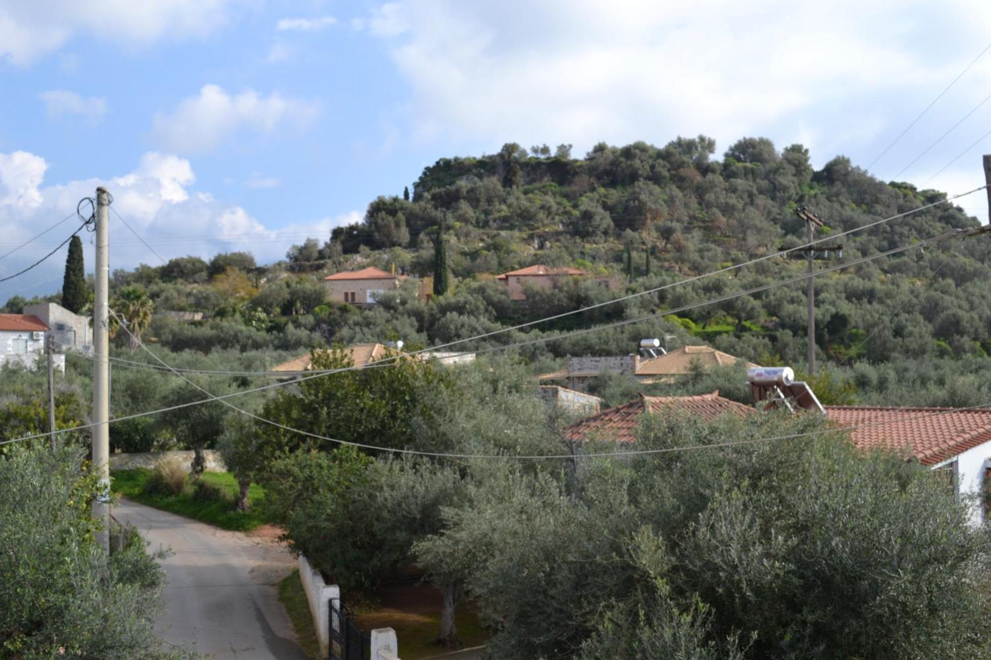 Apartment Loupino Family House Stoupa